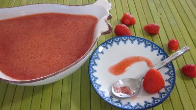 Desserts : Saladier de coulis de fraises