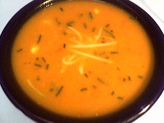 crème aux légumes : Assiette de crème de poivron rouge au boursin
