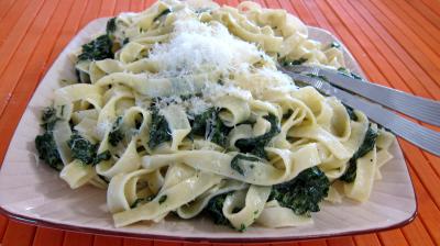 Recettes rapides : Assiette d'épinards à la crème fondante et tagliatelle