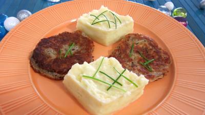 beurre : Assiette de purée de pommes de terre et croquettes