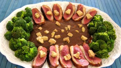 fond de veau : Assiette de magret au foie gras et aux brocolis