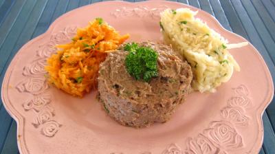 emporte-pièce : Assiette de tartare de boeuf et ses crudités