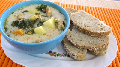 Soupes & potages : Bol de broutes et blancs de poulet en soupe