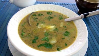 Ail : Soupière de fines herbes et légumes en velouté