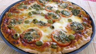 crème : Pizza à la laitue et mozzarella