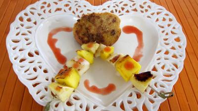 Image : Assiette de pain perdu et ses brochettes à la plancha