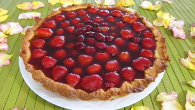 Desserts : Tarte au fromage nature avec fraises et framboises