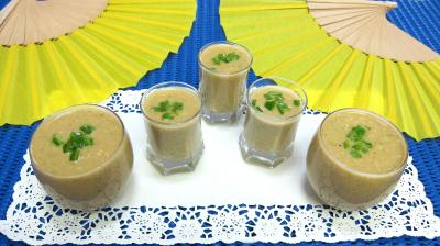 Cuisine diététique : Verrines amuse-bouche ou entrée froide de gazpacho andalou aux poivrons verts