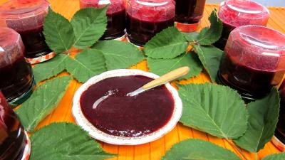 cointreau : Coupelle de gelée de mûres aux noisettes