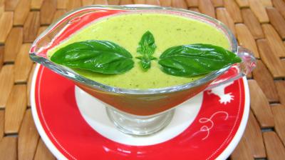 sauce sans oeufs : Saucière de crème au basilic et mascarpone