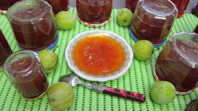 Image : Coupelle de marmelade facile de prunes variées et ses pots 