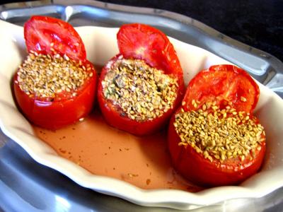 farine de sarrasin : Plat de tomates farcies au tofu