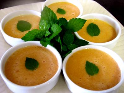Image : Ramequins de soupe de melon au floc de Gascogne