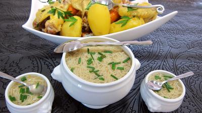 Image : Présentation du consommé aux abattis de volaille