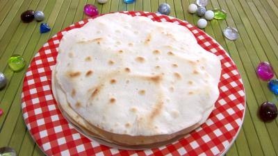 Recettes sans oeufs : Assiette de tortillas de blé ou galette mexicaine