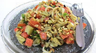 Cuisine diététique : Assiette d'aubergines en salade au sésame