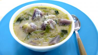 Image : Bol de soupe vitelottes et poireaux