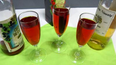 Boissons : Verres de kir au Jurançon