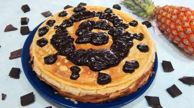 Assiette de gâteau de crêpes Hawaïen