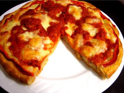 pizza au légume : Pizza au seigle et sa garniture aux artichauts et mozzarella