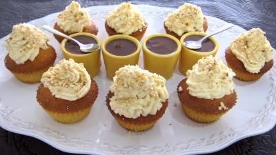 Desserts : Plat de cupcakes aux noix de cajou et chocolat