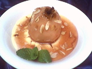 vin rouge : Assiette de pudding au romarin et aux poires