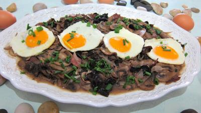 vin rouge : Assiette d'oeuf au vin rouge et champignons