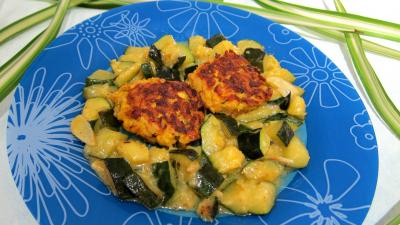 saumon : Assiette de boulettes de saumon aux courgettes façon marocaine