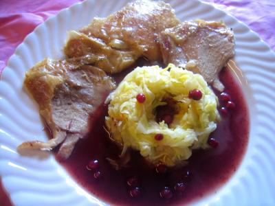 chou blanc : Cuisse de dinde au chou et à la sauce aux airelles