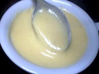 sauce pour viandes grillées : Ramequin de sauce pâtissière au Porto