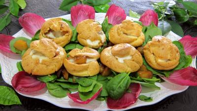 Entrées froides : Assiette de mini-gougères fourrées