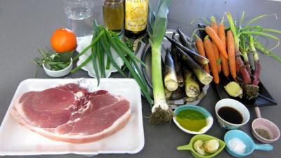 Ingrédients pour la recette : Rouelle de porc au vin blanc en tajine