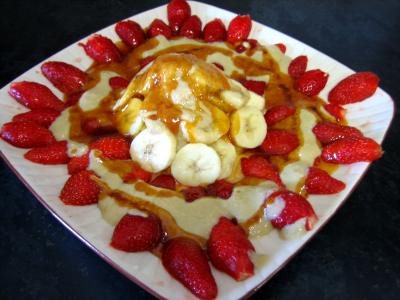 Sauces : Plat de fraises et mangue au caramel