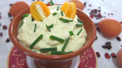 sauce pour oeuf : Bol de sauce mayonnaise aux kumquats