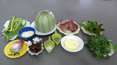 Ingrédients pour la recette : Courgette spaghetti au coulis de pignons de pin