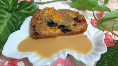 noix de coco : Assiette de cake aux abricots et myrtille avec sa crème aux abricots et noix de coco