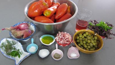 Ingrédients pour la recette : Sauce tomates aux olives (conserve)