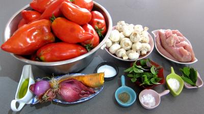 Ingrédients pour la recette : Conserve de sauce tomate au blanc de dinde