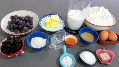 Ingrédients pour la recette : Pain au lait aux raisins frais et cranberries secs