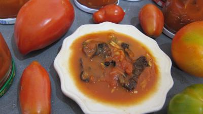 échalote : Coupelle de sauce tomate aux champignons noirs
