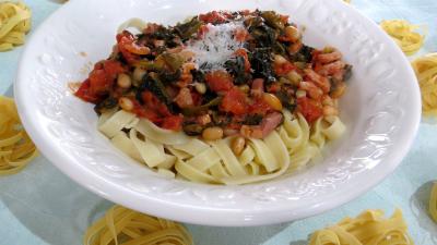 Pâtes alimentaires : Saladier de tagliatelle à la batavia et aux cocos blancs