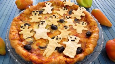 Assiette de pizza regina et ses fantômes