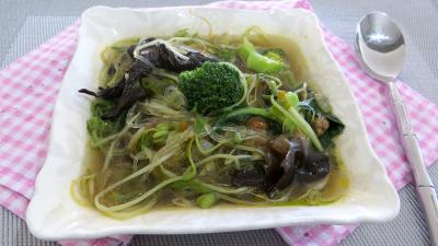 entrée à base de légumes : Ramequin de soupe aux germes de soja