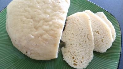 pains variés : Assiette de soupe avec la mique du Périgord noir