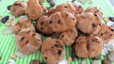 Pains & pâtes : Petits pains de seigle aux raisins ou benoîtons
