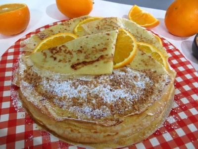 huile d'arachide : Assiette de crêpes Toinette à l'orange
