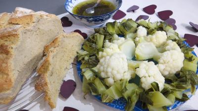 Légumes : Assiette de chou-fleur vapeur et ses feuilles