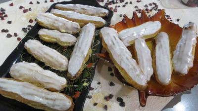 sucre cristallisé : Plats d'éclairs à la liqueur d'izarra