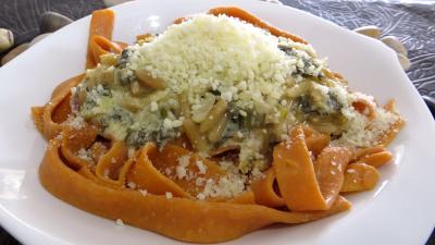 Cuisson à la casserole : Saladier de nouilles fantaisies aux pignons