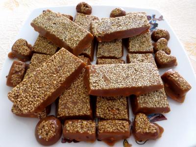 pique nique : Assiette de caramels aux cacahuètes